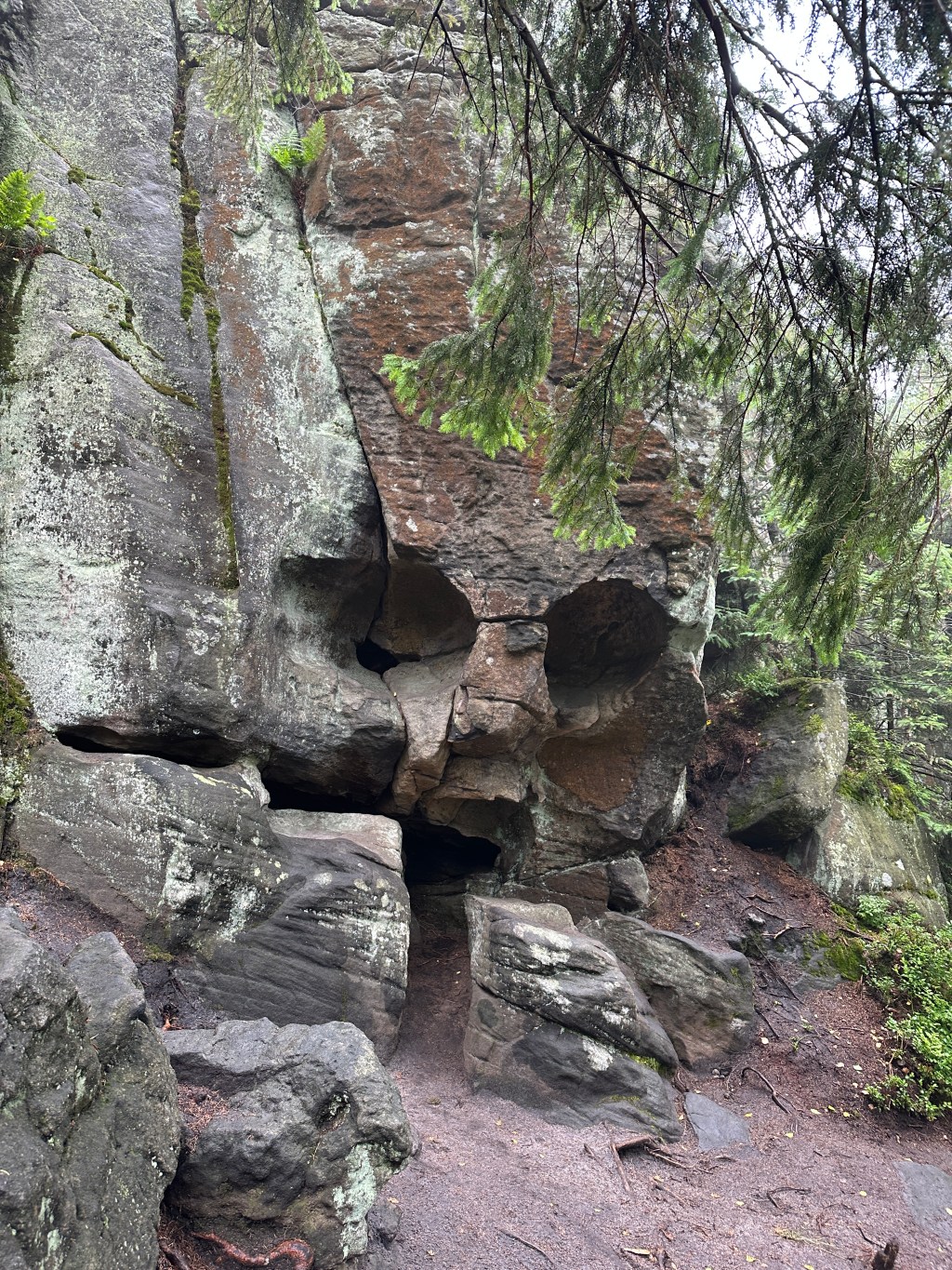 Skalna Czaszka, Białe Skały i Fort&nbsp;Karola