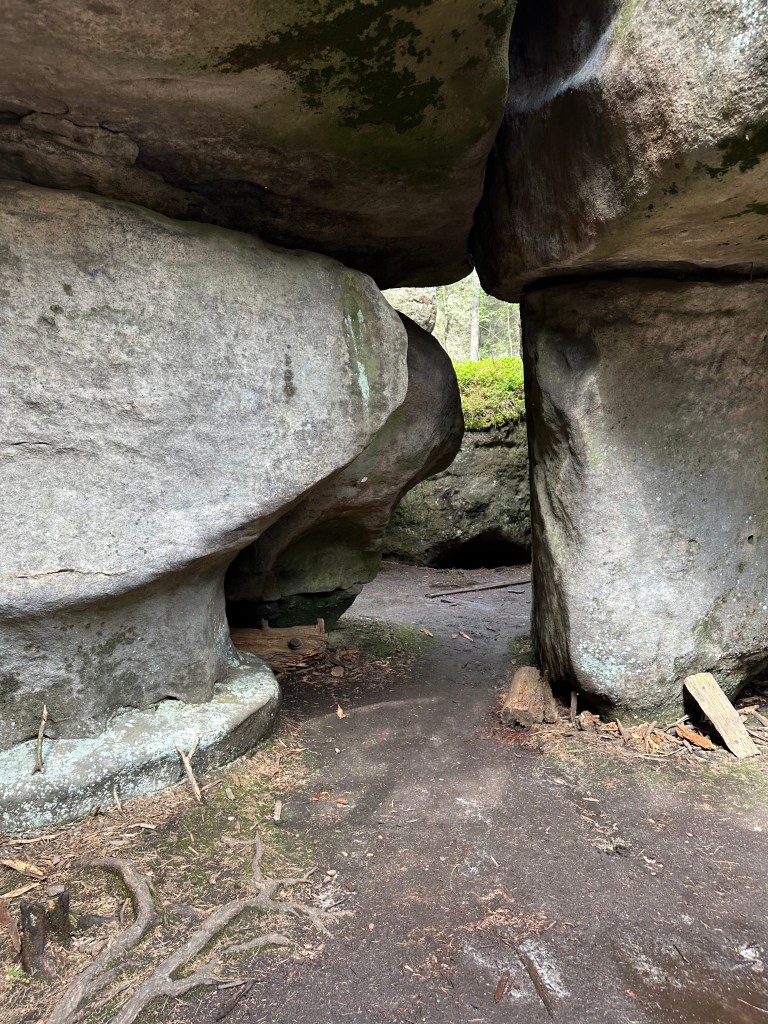 Formacje skalne przypominające grzyby