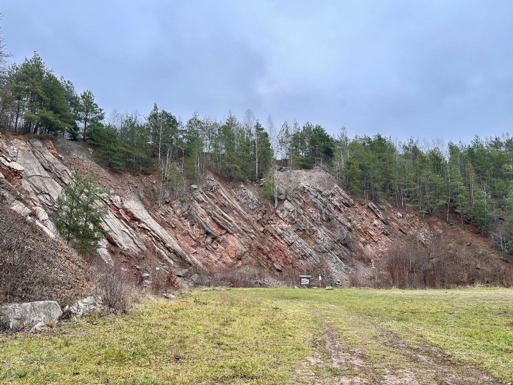 Dolina Świśliny – kamieniołom Doły Biskupie i zalew&nbsp;Wióry